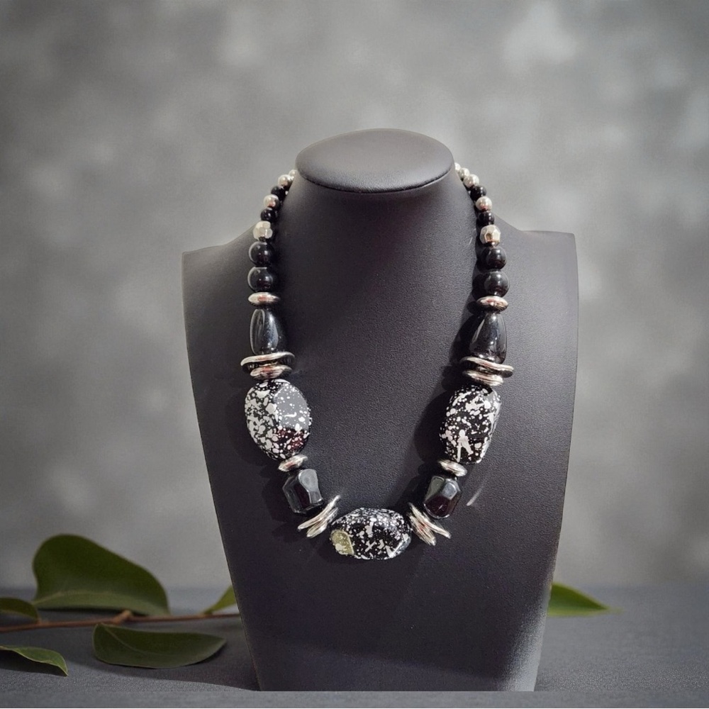 New!! Black and silver necklace